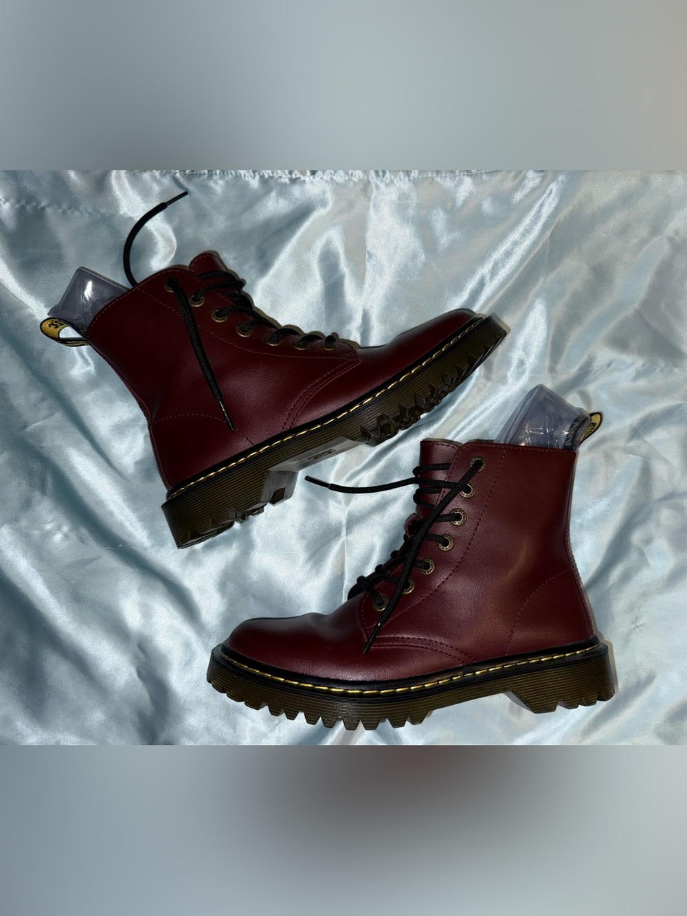 Red Luana Dr Martens